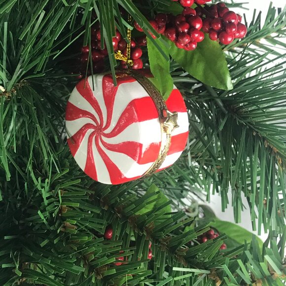 Peppermint Candy Porcelain Hinged Surprise Gift Trinket Box Christmas Ornament - Picture 2 of 5